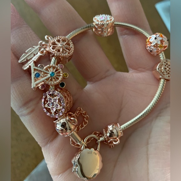 Retired NWOT Pandora Carrier Gold Heraldic Amethyst Padlock Bracelet w/ Charms - Picture 8 of 12